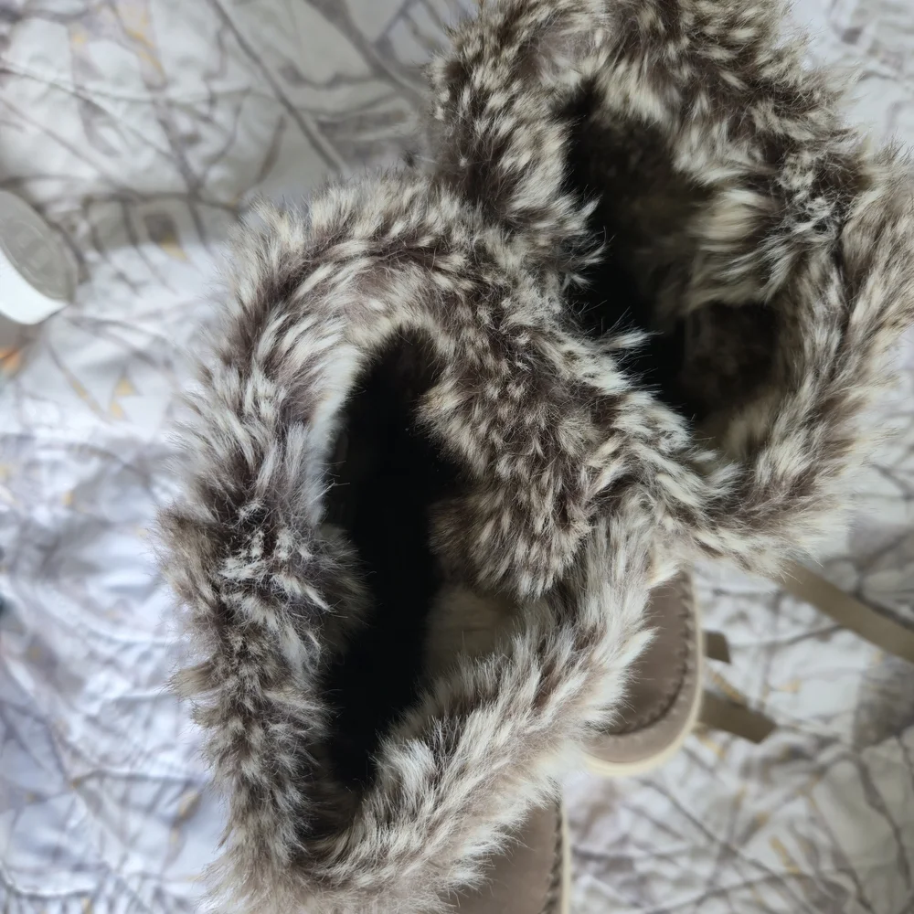 Toms Tan Winter Boots with Faux Fur Trim - Picture 5 of 5